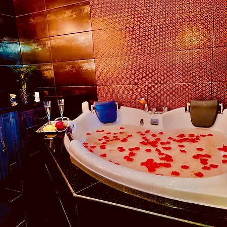 Luxury Private Queen *