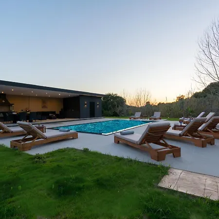 Luxury Private Queen *